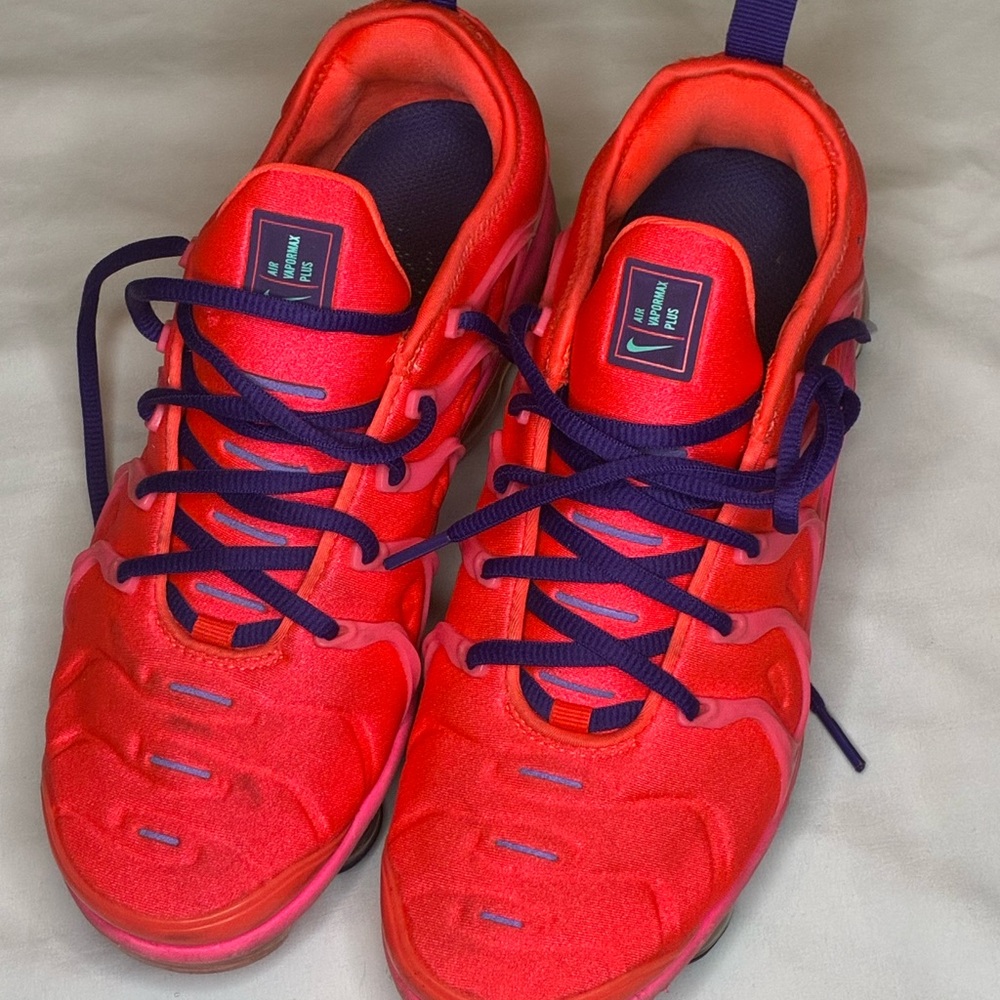 Nike Air VaporMax Plus Red CU4907-600 Women’s Size 8 Running Shoes